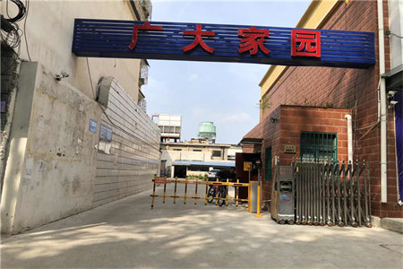 四实小附近嘉和现代城3室2厅2卫90万131m2精装修出售
